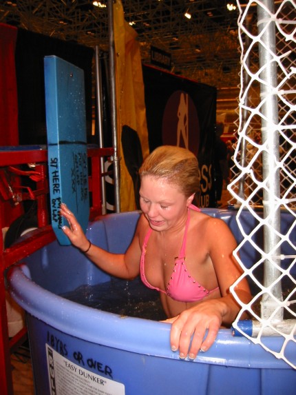 Seamless dunking booth